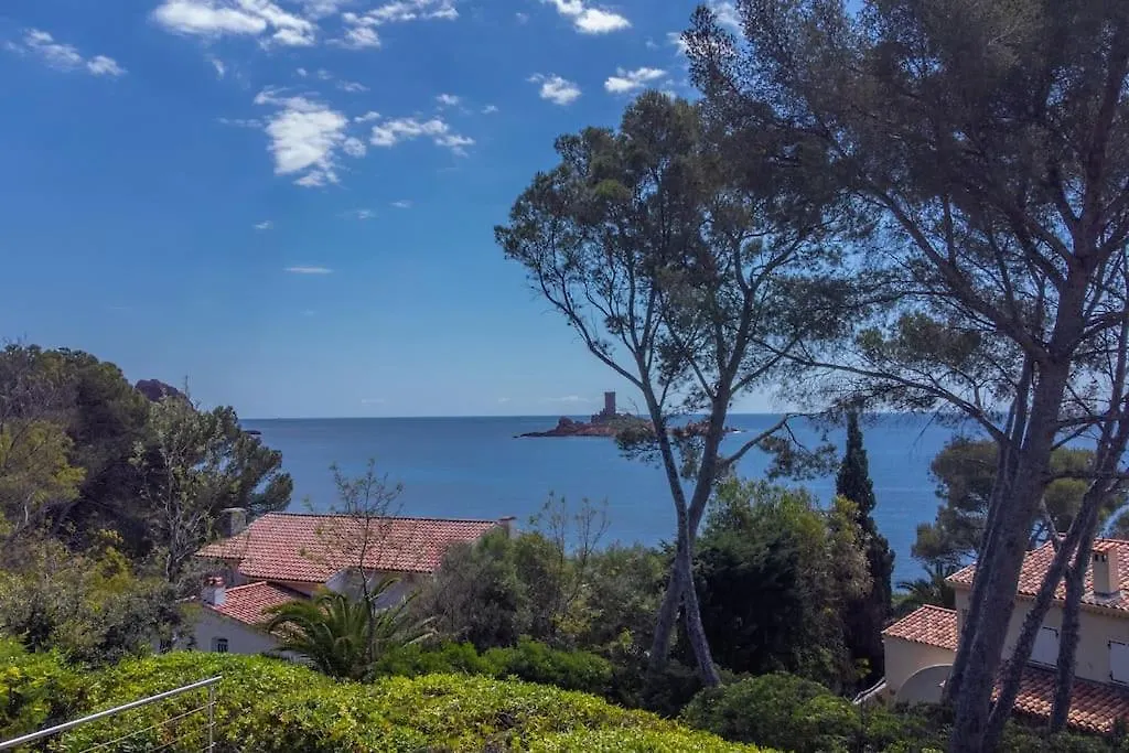 Villa Villa, 8 Pers, Pieds Dans L'Eau Saint-Raphael  France